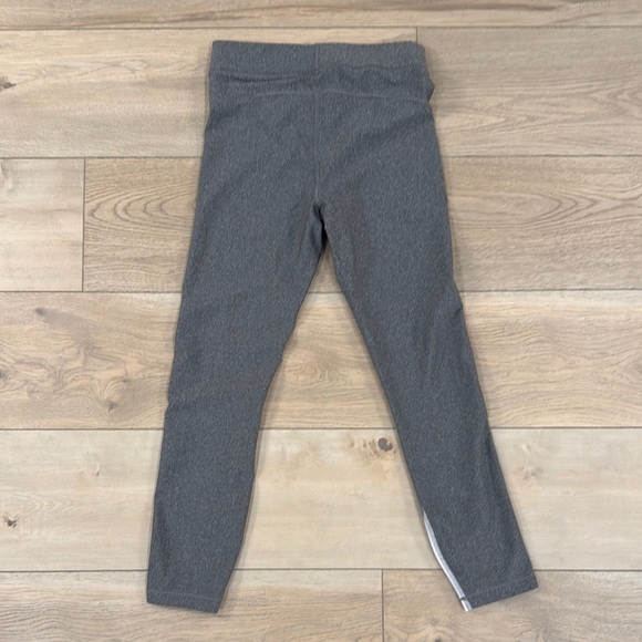 Under Armour Women’s Gray and White Compression Performance Colorblock Leggings - Picture 8 of 9